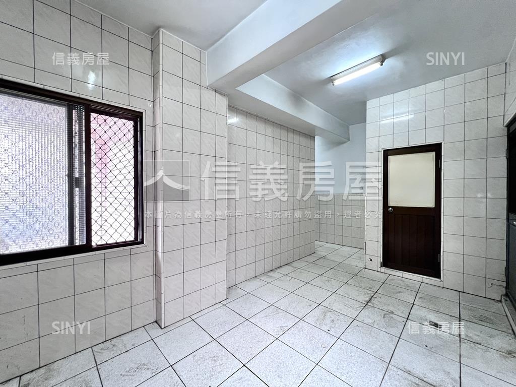 低總活巷邊間採光佳透天房屋室內格局與周邊環境