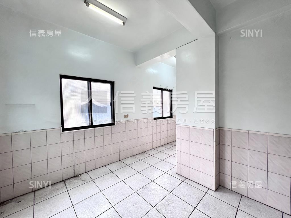 低總活巷邊間採光佳透天房屋室內格局與周邊環境