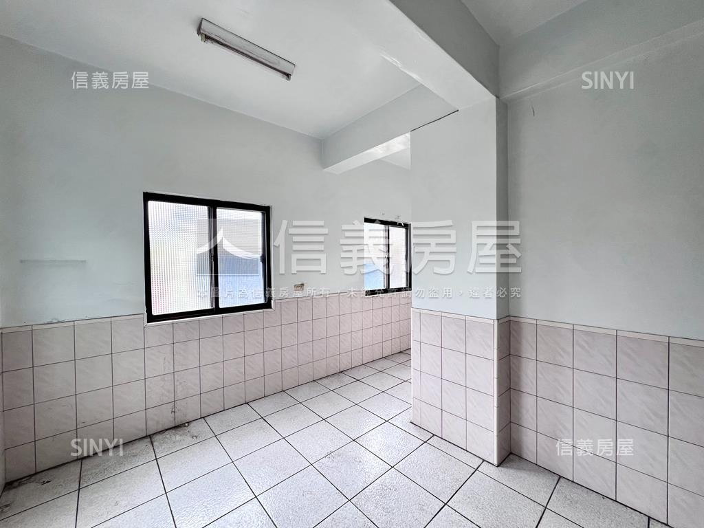 低總活巷邊間採光佳透天房屋室內格局與周邊環境