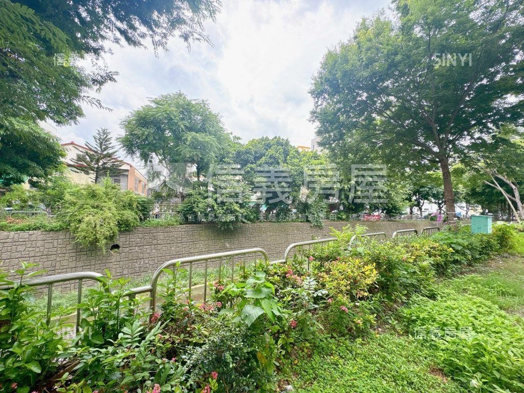 近中國醫，河岸兩房房屋室內格局與周邊環境