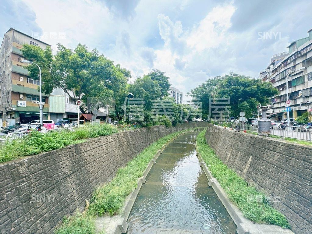 近中國醫，河岸兩房房屋室內格局與周邊環境