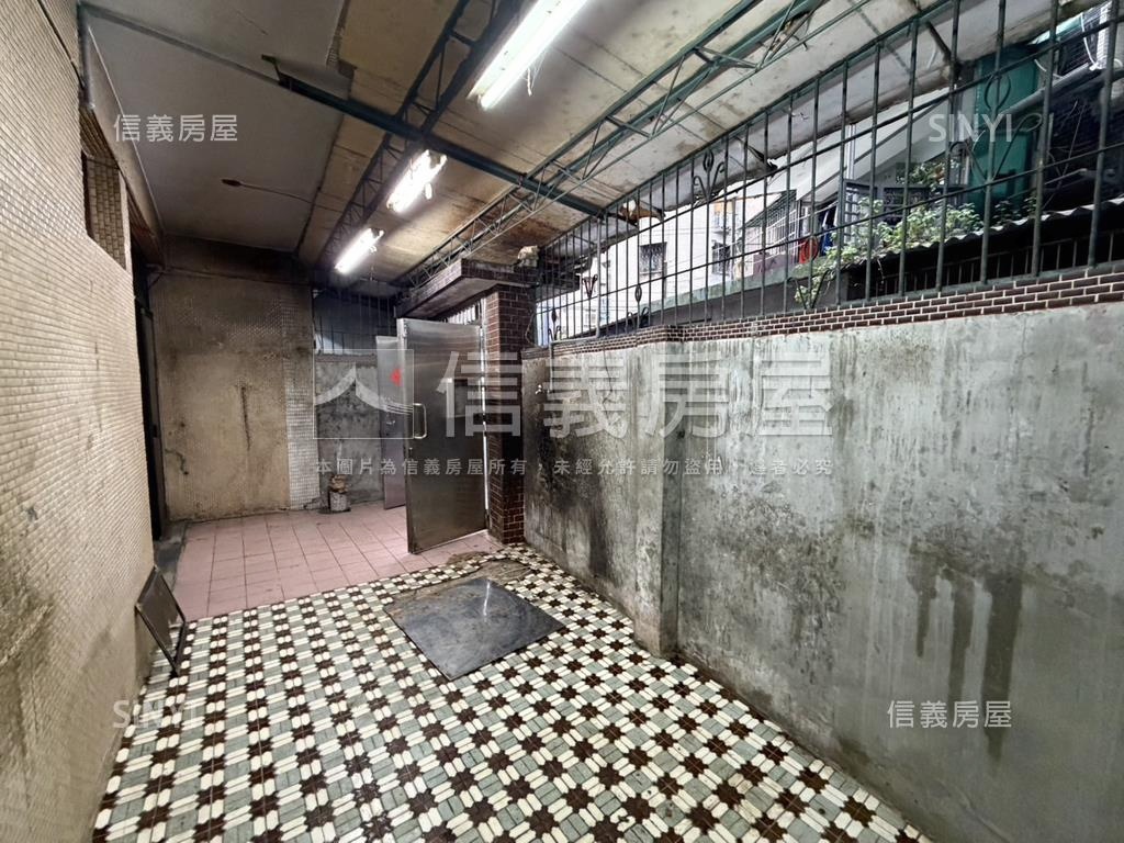 近未來捷運站１樓房屋室內格局與周邊環境