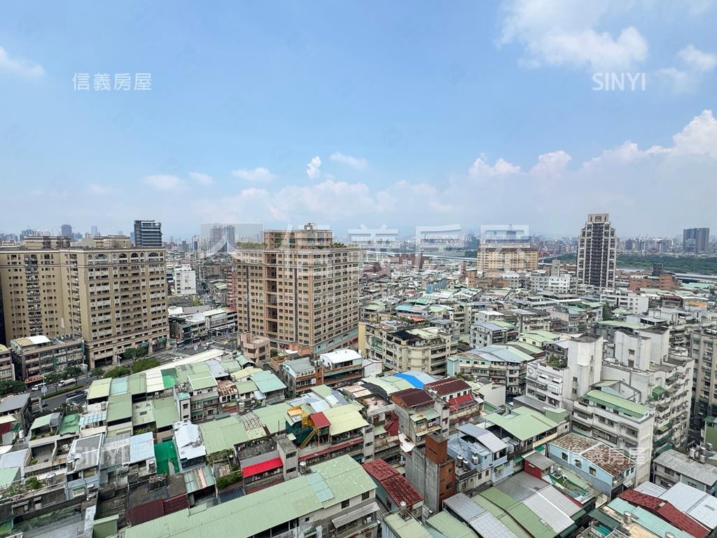 潤泰新大陸稀有四房車位房屋室內格局與周邊環境