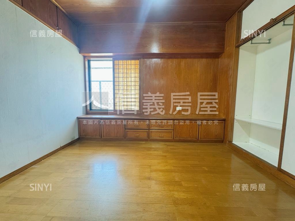 潤泰新大陸稀有四房車位房屋室內格局與周邊環境