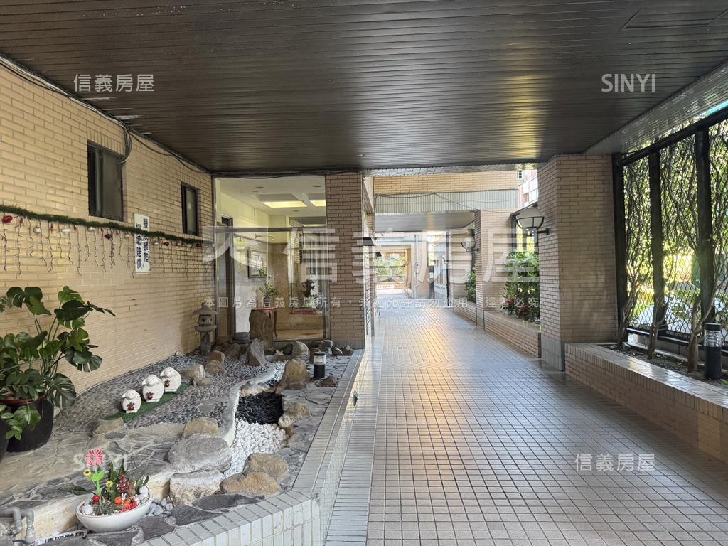潤泰新大陸稀有四房車位房屋室內格局與周邊環境