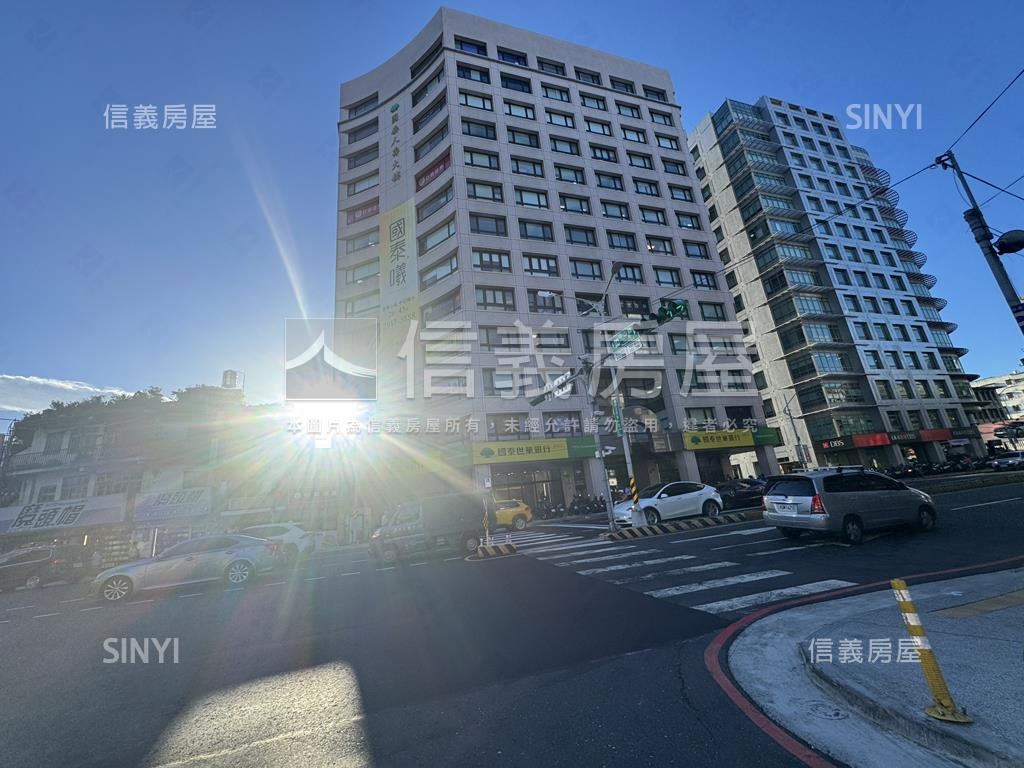 潤泰新大陸稀有四房車位房屋室內格局與周邊環境