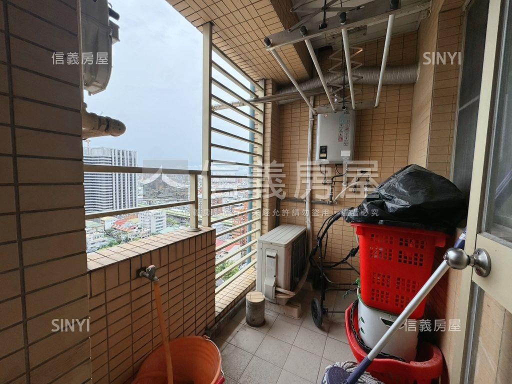 近市政府捷運樓中樓帝王戶房屋室內格局與周邊環境