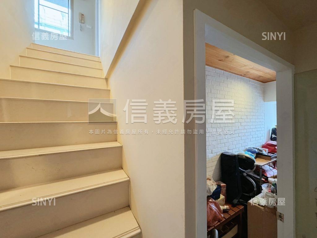 近市政府捷運樓中樓帝王戶房屋室內格局與周邊環境
