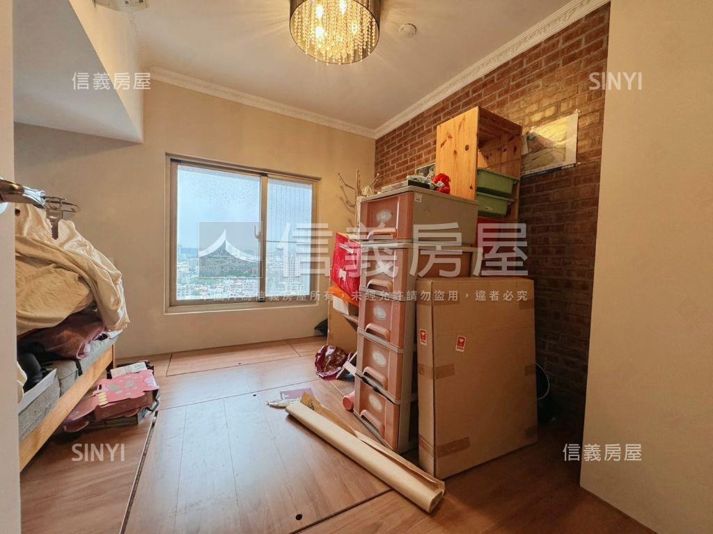 近市政府捷運樓中樓帝王戶房屋室內格局與周邊環境