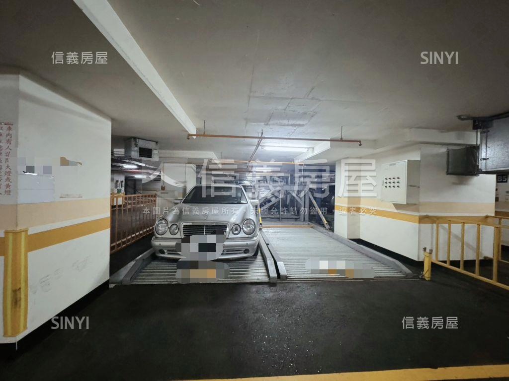 近市政府捷運樓中樓帝王戶房屋室內格局與周邊環境