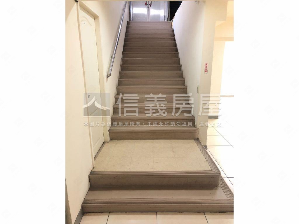 正天母西路上大空間店面房屋室內格局與周邊環境