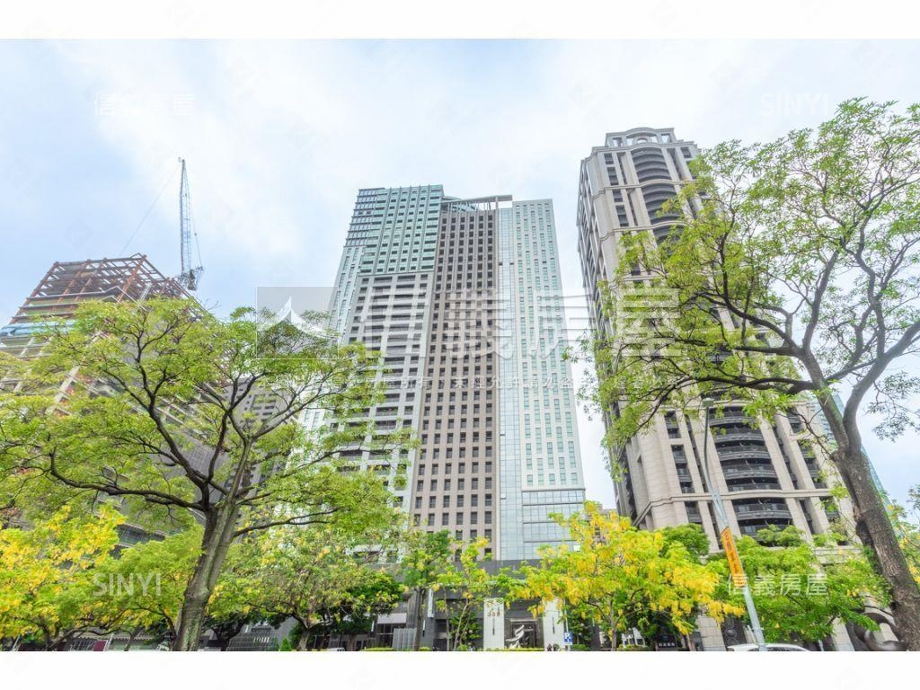 行情百達富裔秋紅谷視野戶房屋室內格局與周邊環境