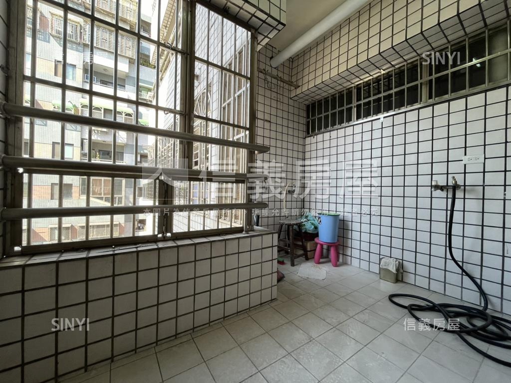 都會生活三房平車美裝潢房屋室內格局與周邊環境