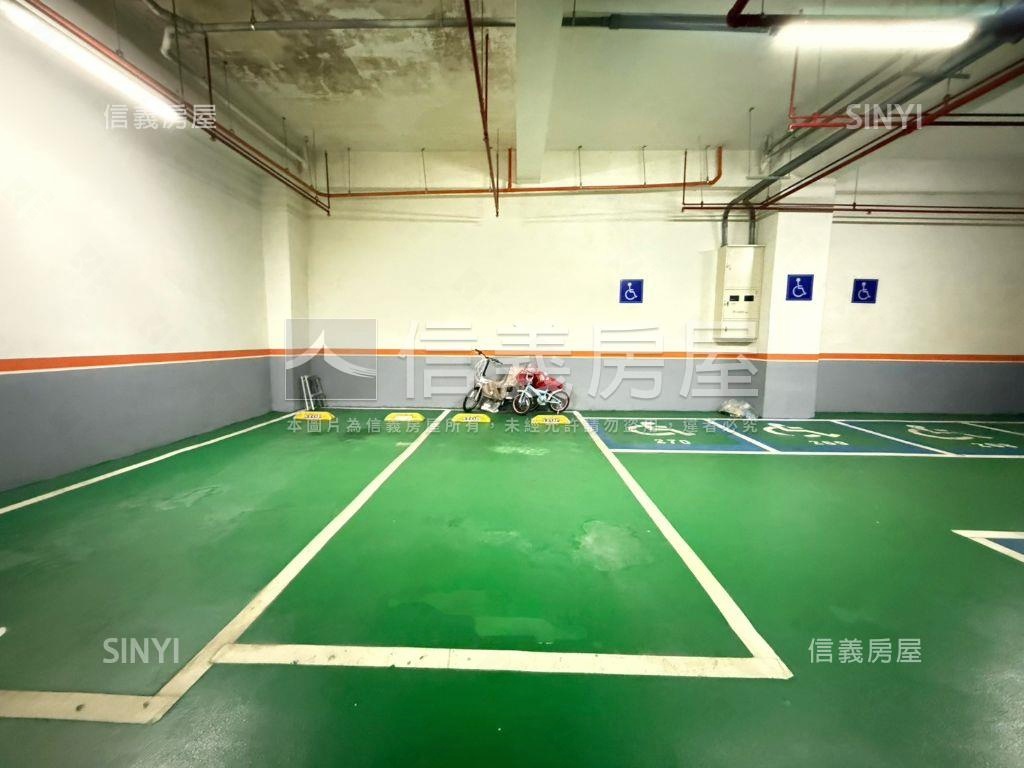 智富城稀有景觀三房車位房屋室內格局與周邊環境