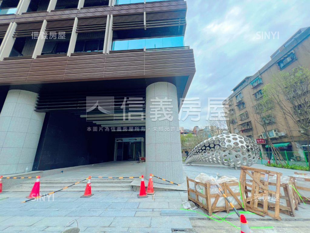 昇陽國際Ｈ戶２樓帶車位房屋室內格局與周邊環境