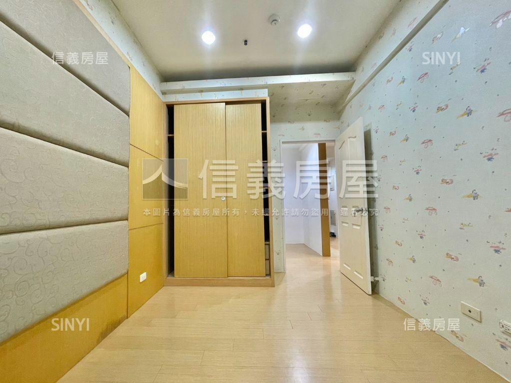 大露臺｜世紀之門兩房車位房屋室內格局與周邊環境