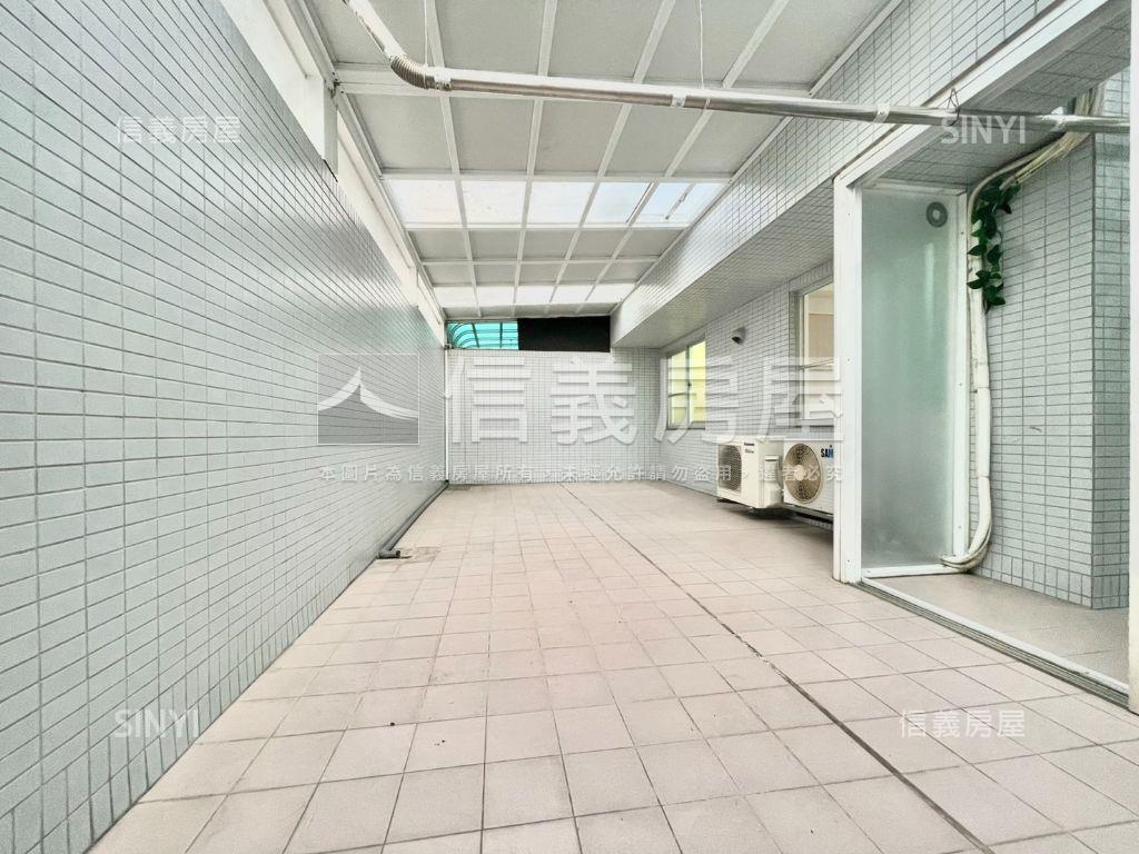 大露臺｜世紀之門兩房車位房屋室內格局與周邊環境