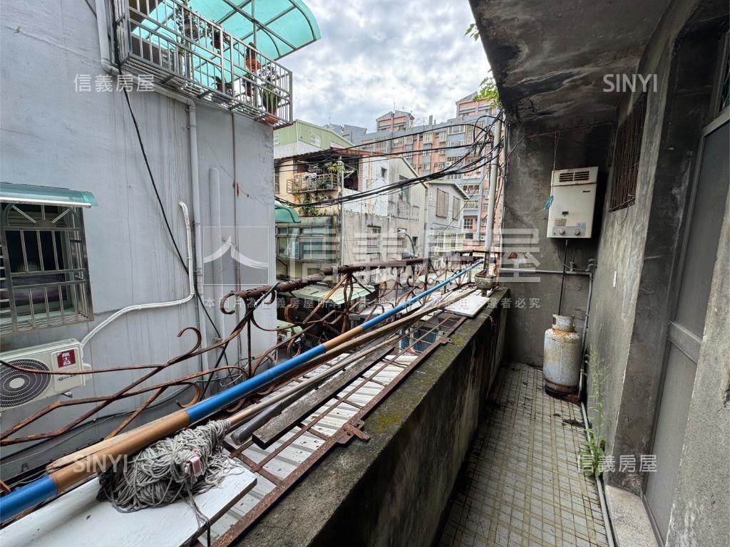 近新莊捷運站●豐年街二樓房屋室內格局與周邊環境