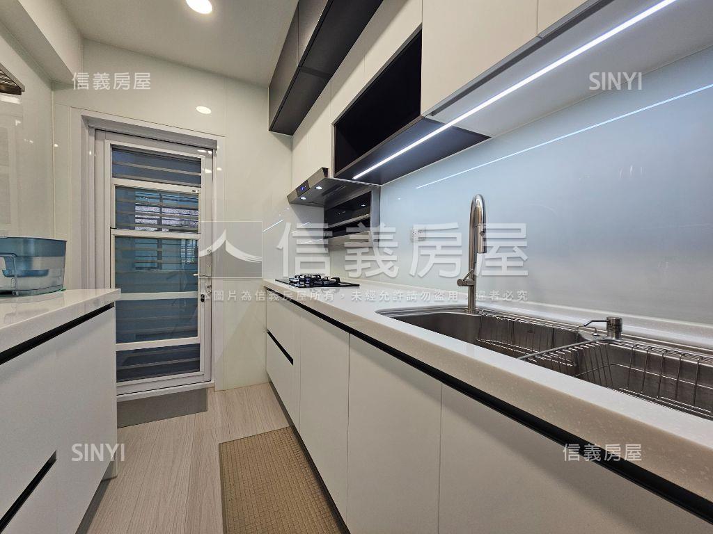 中正東門捷運極品美邸房屋室內格局與周邊環境