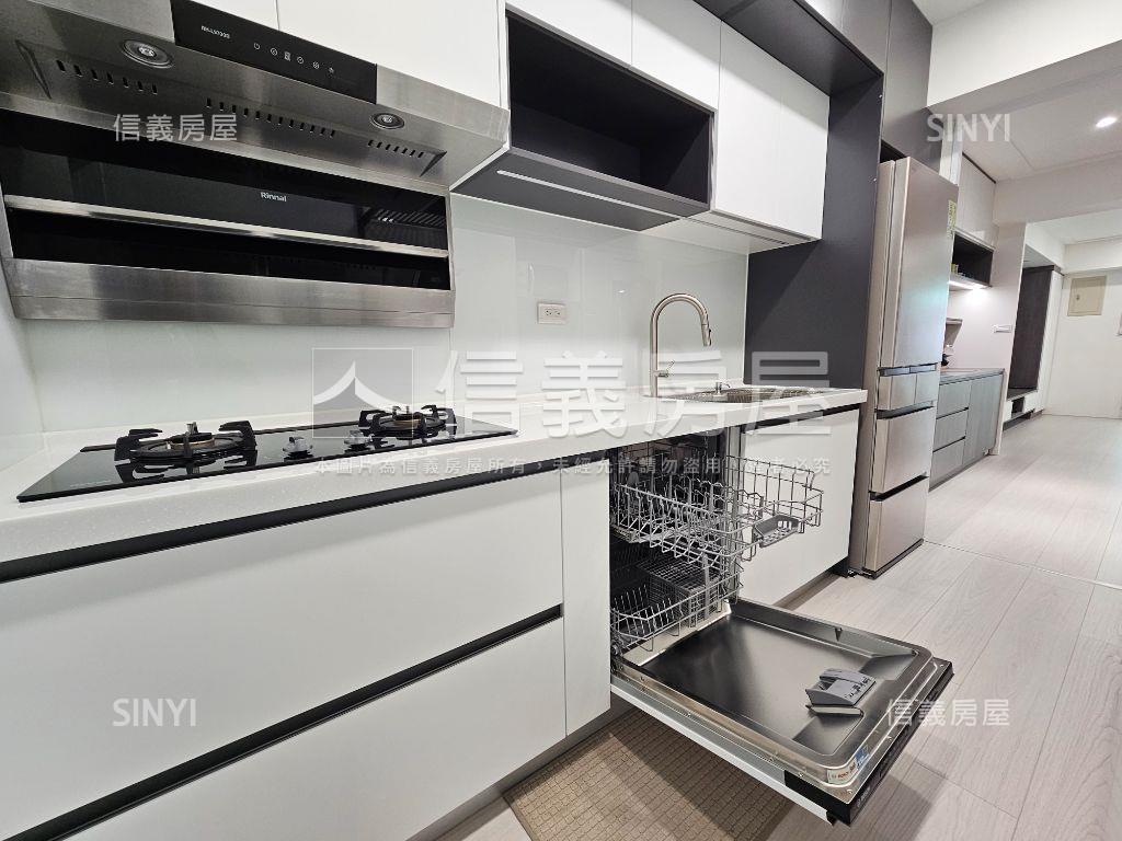 中正東門捷運極品美邸房屋室內格局與周邊環境