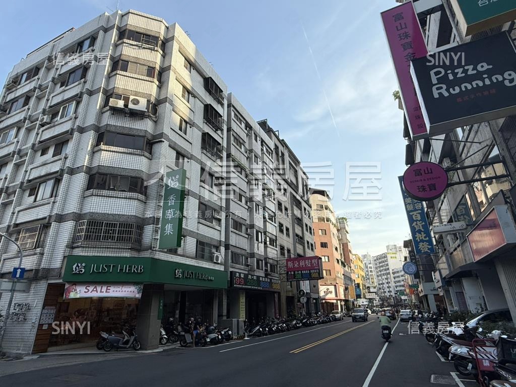 專任精誠路面寬大角店房屋室內格局與周邊環境