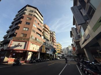 專任精誠路面寬大角店