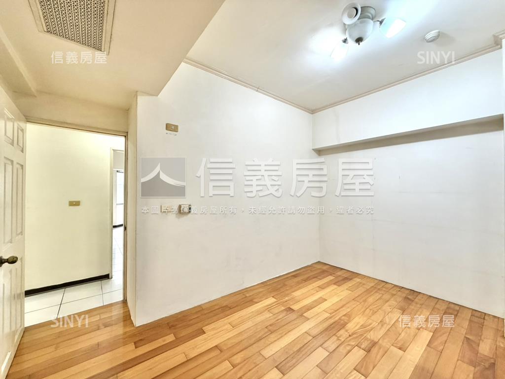 龍邦富邑三房平車房屋室內格局與周邊環境