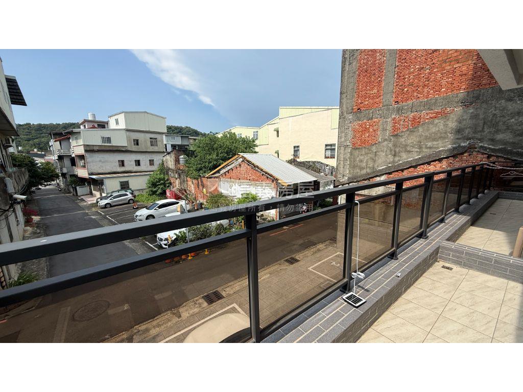 頭份全新三房露台戶房屋室內格局與周邊環境