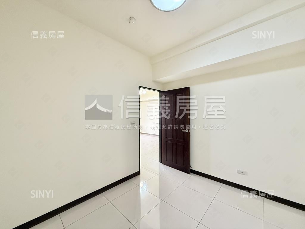 【專任】八擴景觀兩房車位房屋室內格局與周邊環境