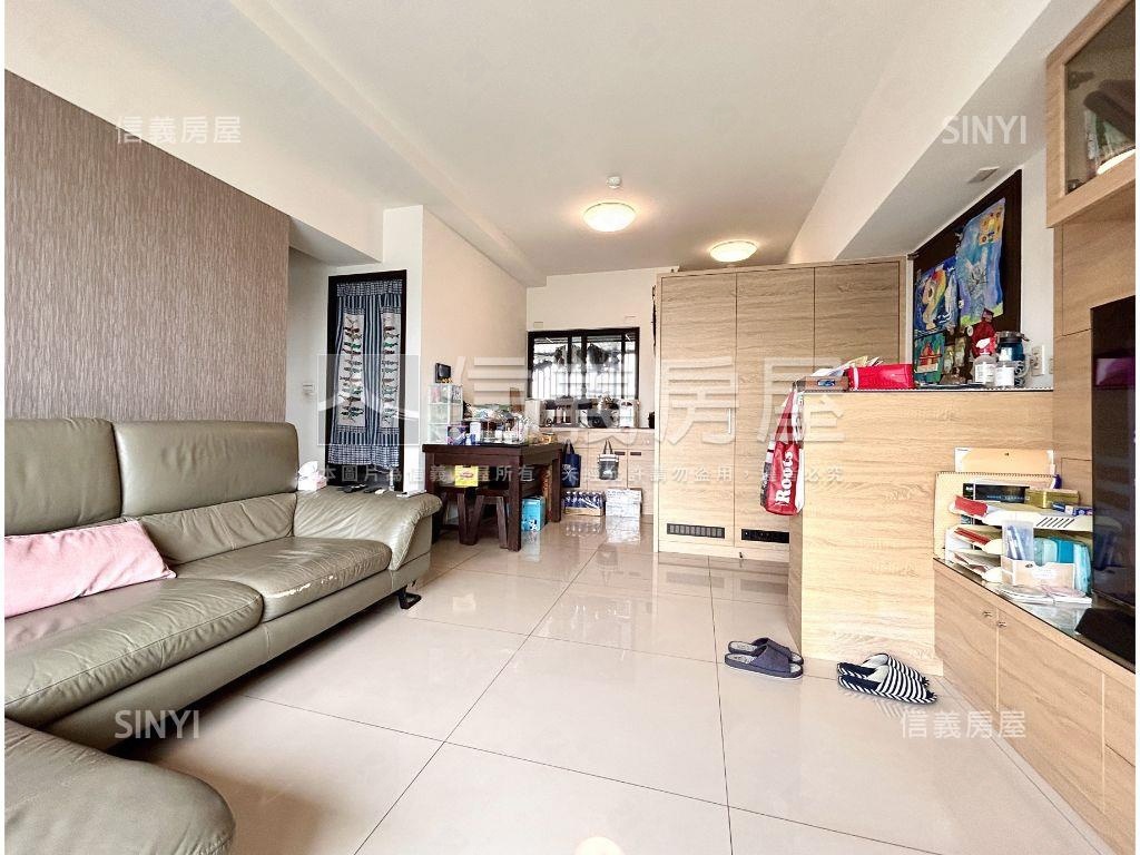 專輕軌線上四房平車房屋室內格局與周邊環境