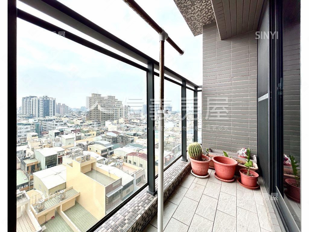 專輕軌線上四房平車房屋室內格局與周邊環境