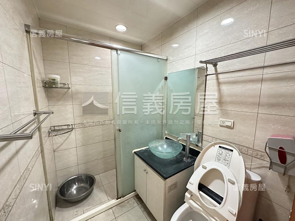 金賀國凱名人大透天房屋室內格局與周邊環境