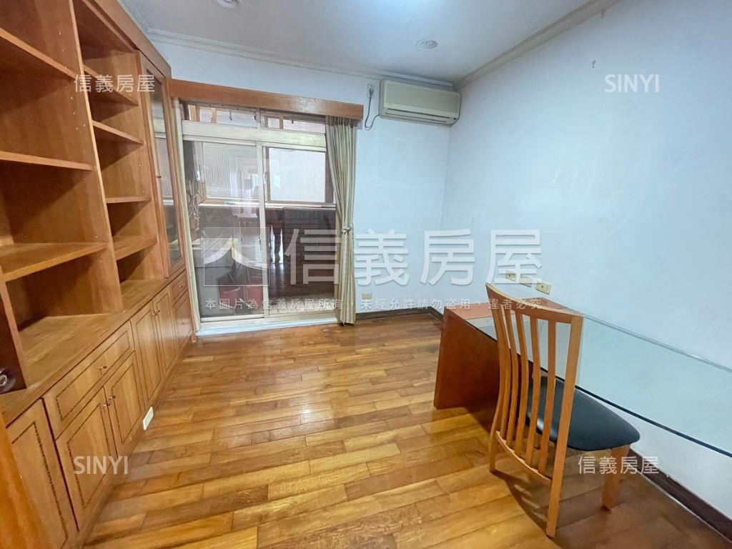 近捷運景觀三房平面車位房屋室內格局與周邊環境