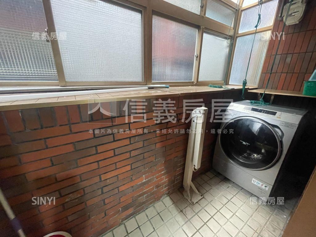 近捷運景觀三房平面車位房屋室內格局與周邊環境