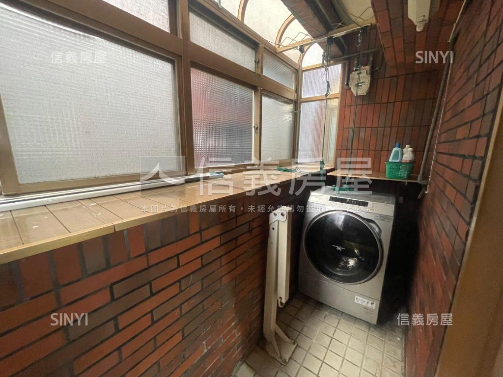 近捷運景觀三房平面車位房屋室內格局與周邊環境