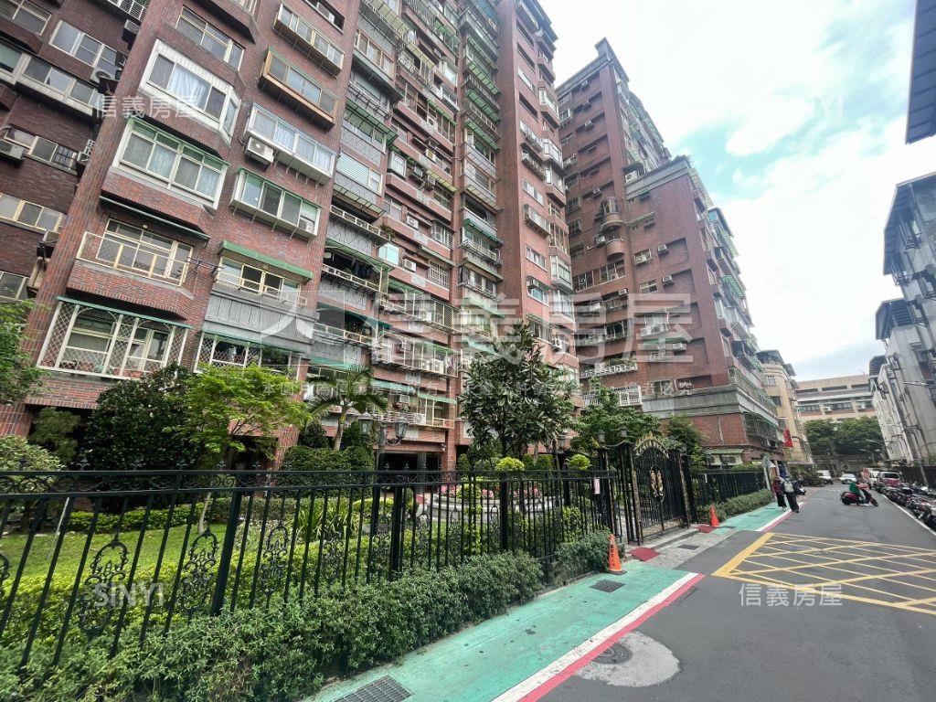近捷運景觀三房平面車位房屋室內格局與周邊環境