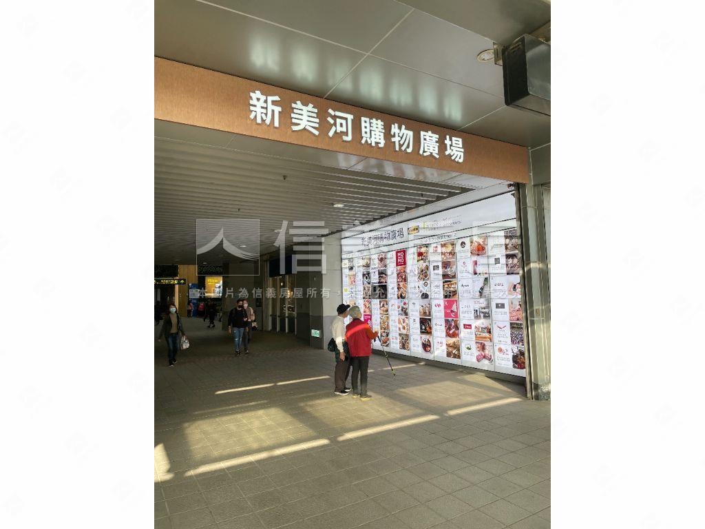近捷運景觀三房平面車位房屋室內格局與周邊環境