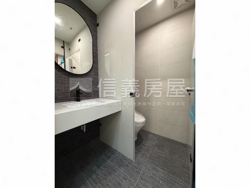 稀有深耕１３次頂三房車位房屋室內格局與周邊環境