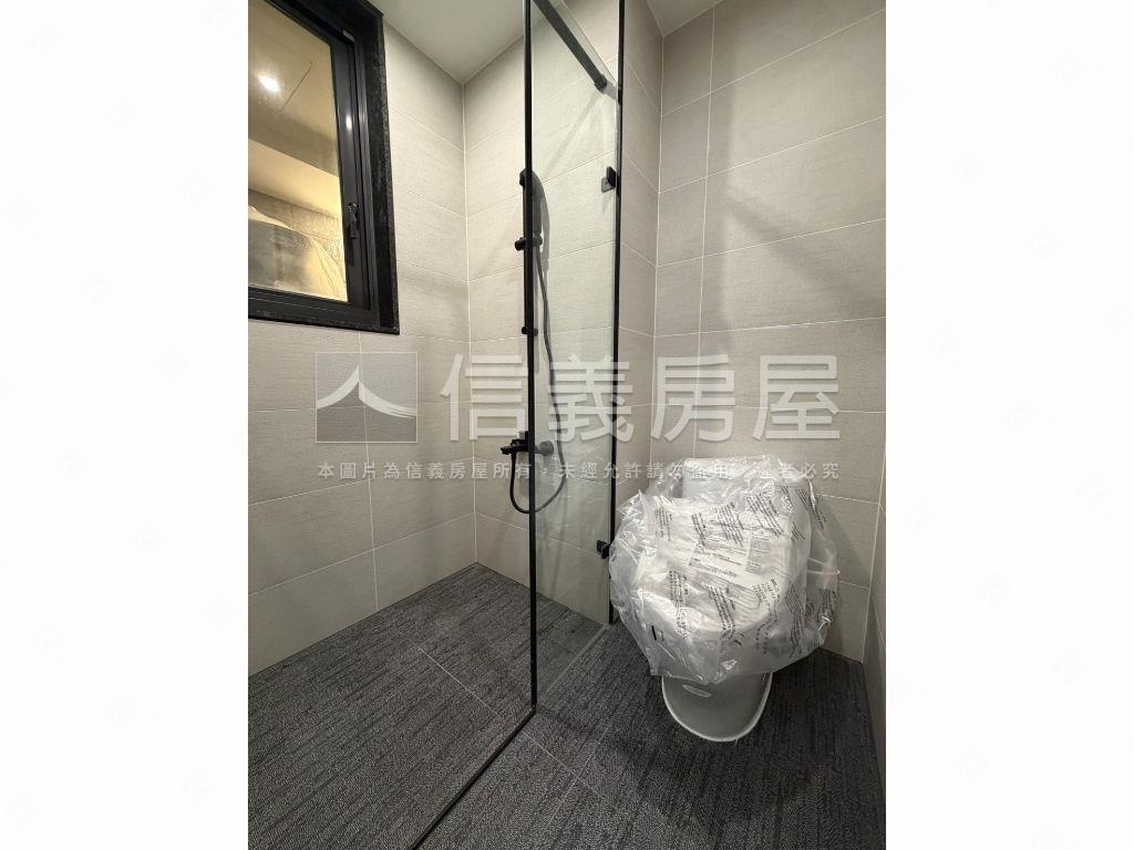 稀有深耕１３次頂三房車位房屋室內格局與周邊環境