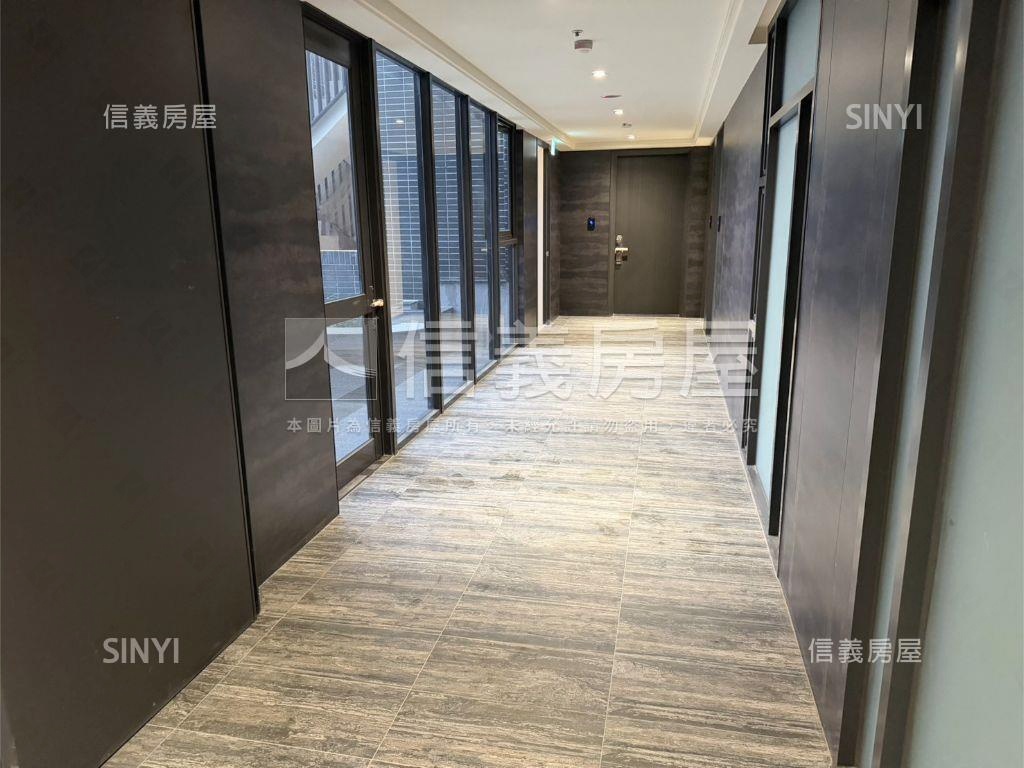 稀有深耕１３次頂三房車位房屋室內格局與周邊環境