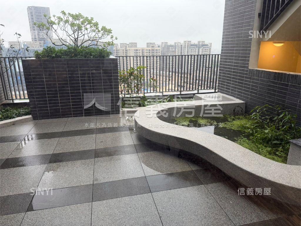 稀有深耕１３次頂三房車位房屋室內格局與周邊環境