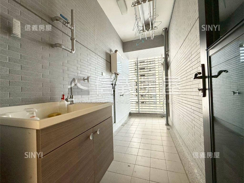 詠泉津採光陽台三房雙平車房屋室內格局與周邊環境