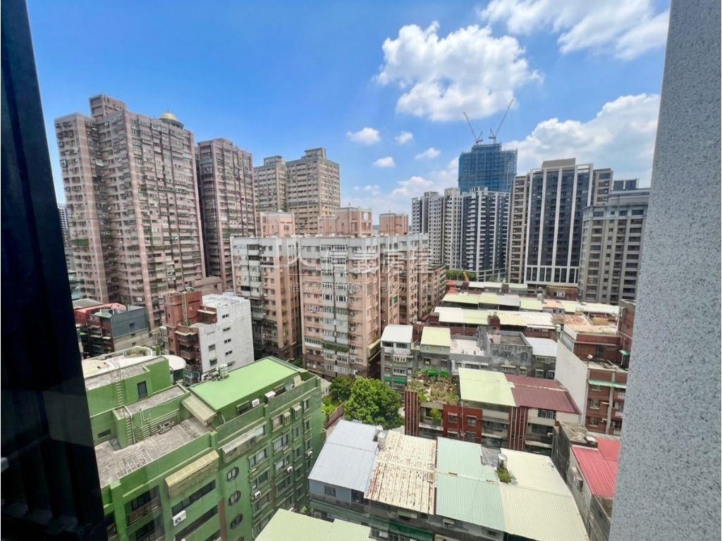 江翠昇樺Ω次頂樓景觀２房房屋室內格局與周邊環境