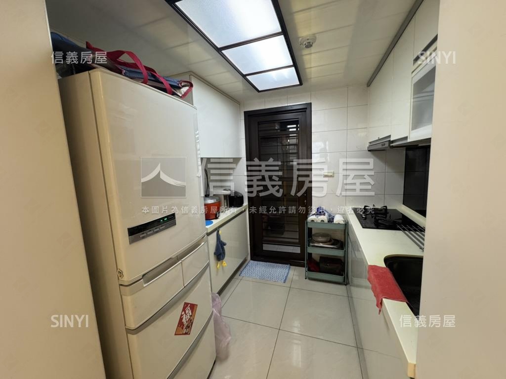 新都悅採光裝潢三房車位房屋室內格局與周邊環境