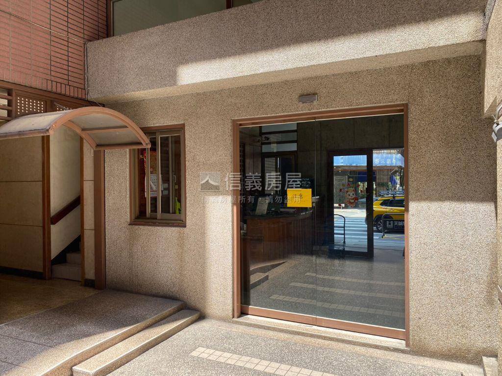 順天精品三房車位房屋室內格局與周邊環境