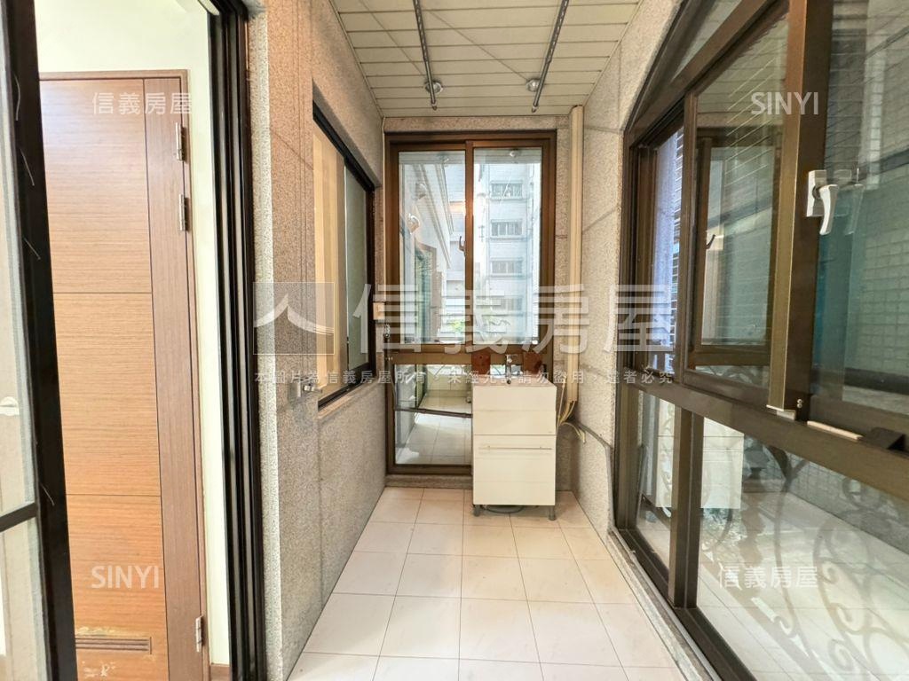 捷運低總價首購電梯美宅房屋室內格局與周邊環境