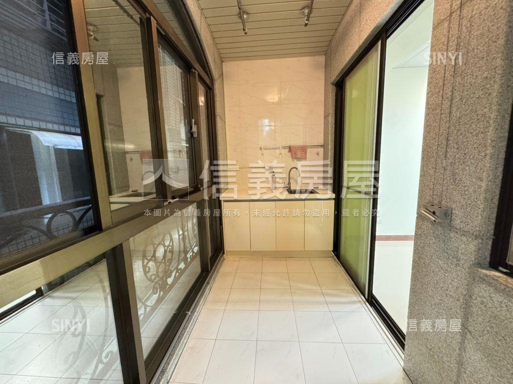 捷運低總價首購電梯美宅房屋室內格局與周邊環境