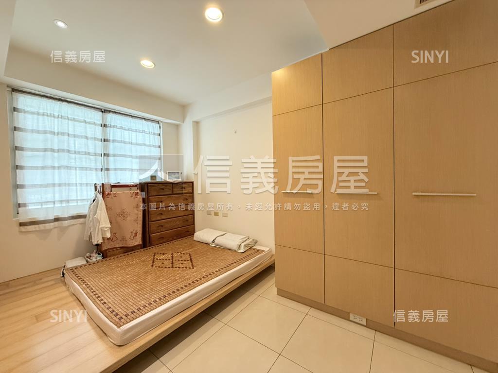 近東區靜謐陽光雙車透天房屋室內格局與周邊環境
