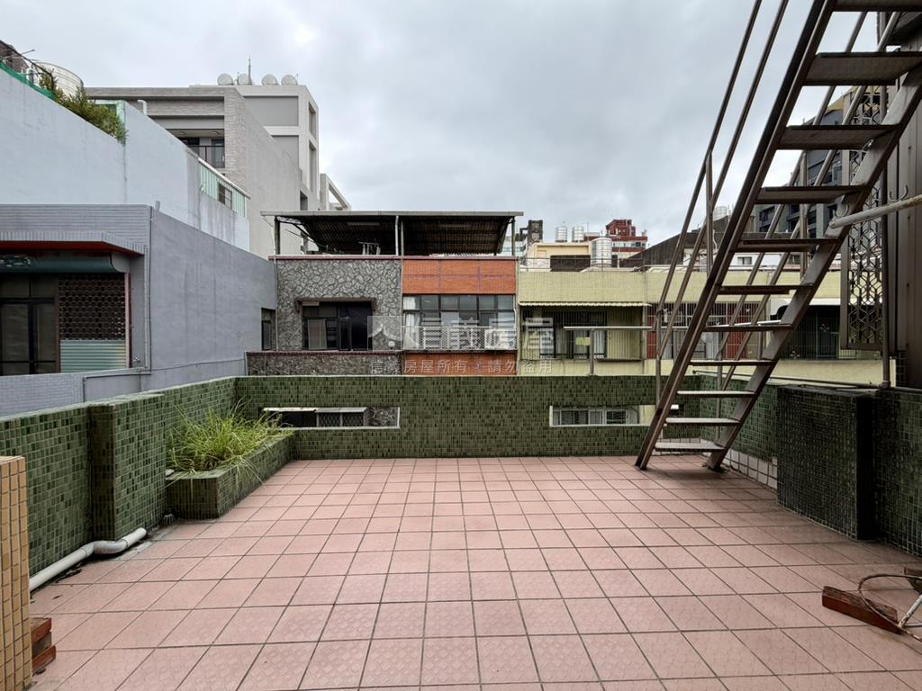 市區中央路稀有大地坪透天房屋室內格局與周邊環境