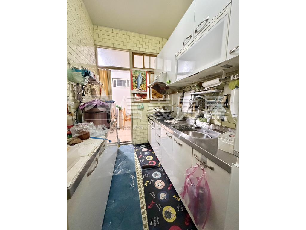 土城門前可停車邊間一樓房屋室內格局與周邊環境